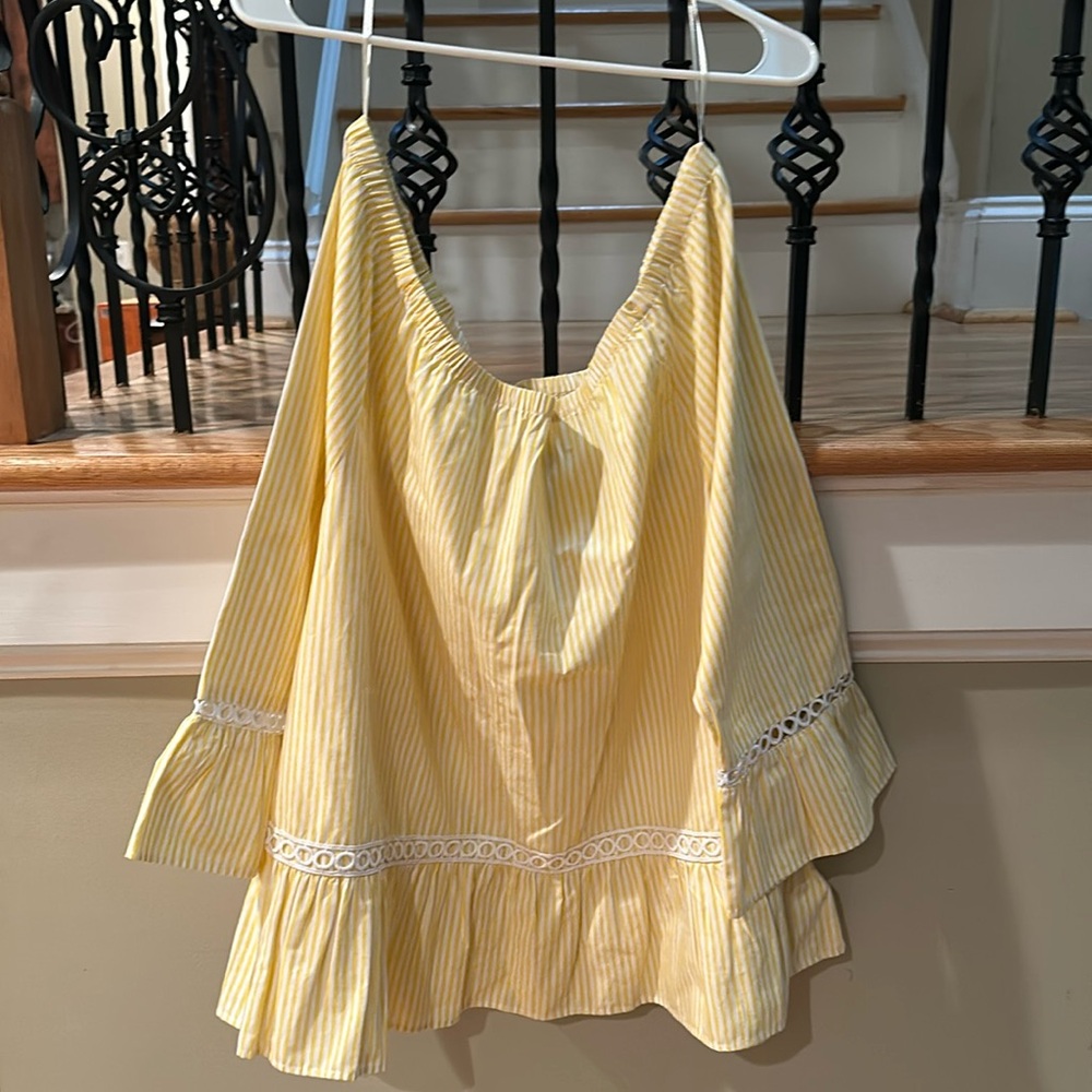 Women’s yellow/white top, crown&ivy, size large